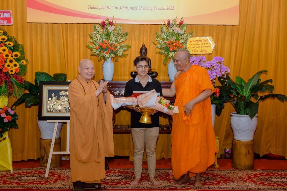 Trao học bổng đến sinh viên Trao học bổng đến sinh viên