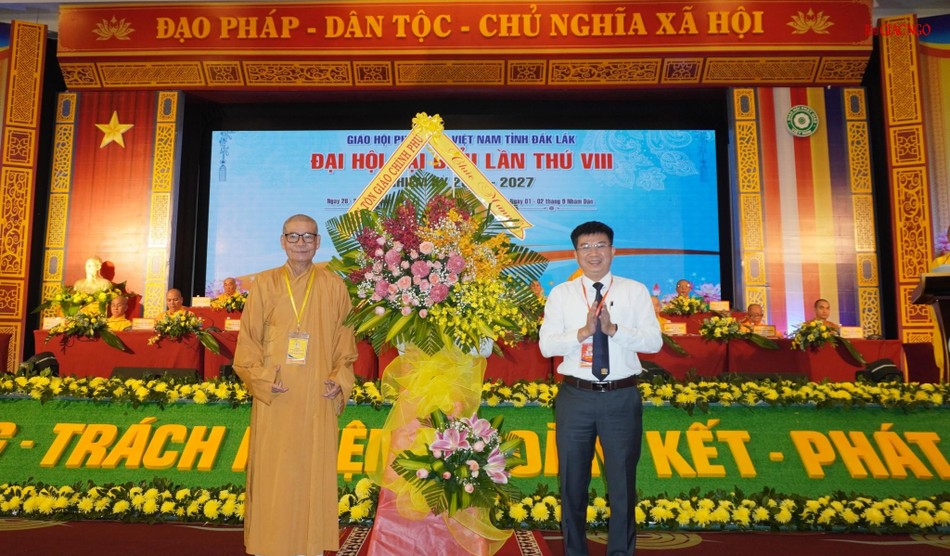 Lẵng hoa chúc mừng của Ban Tôn giáo Chính phủ