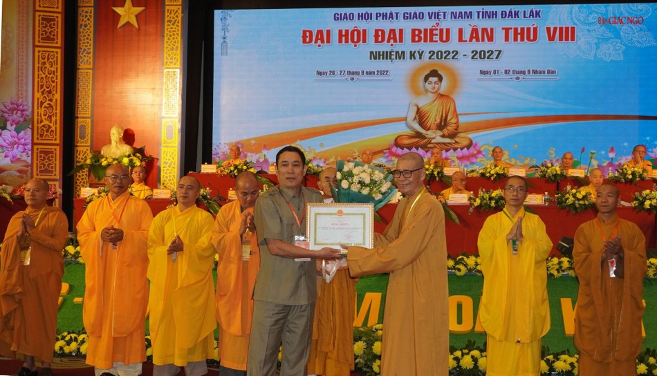 UBND tỉnh trao Bằng khen đến 11 tập thể và 2 cá nhân