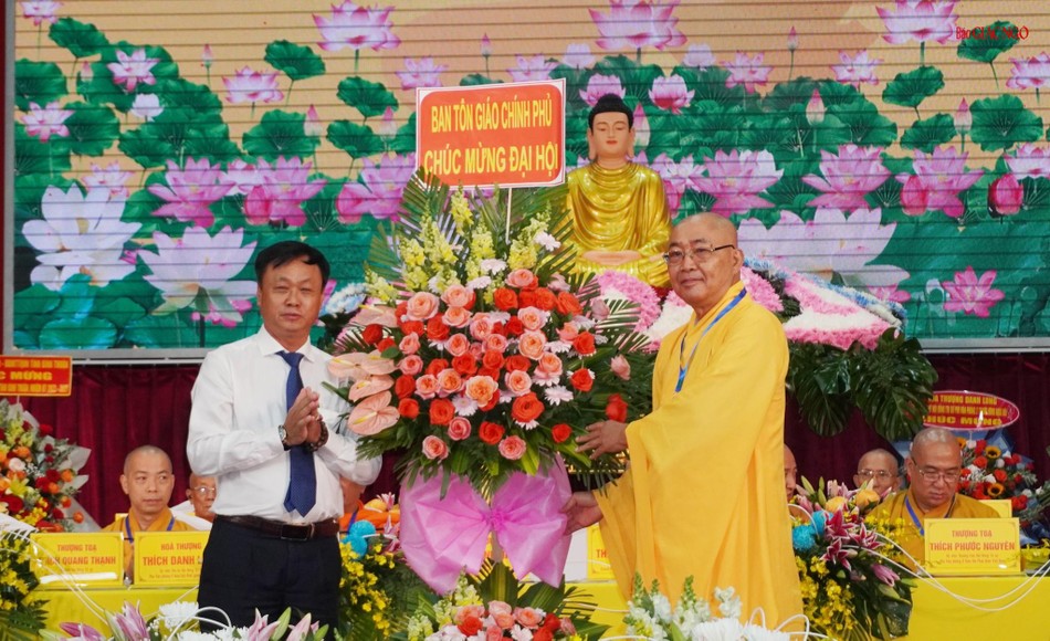 Lẵng hoa chúc mừng của Ban Tôn giáo Chính phủ