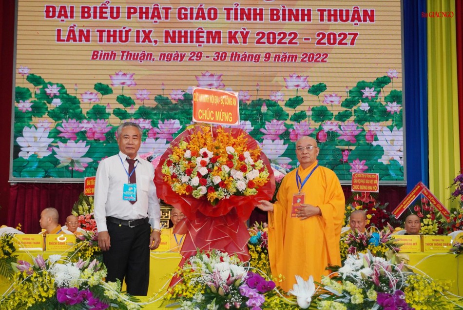 Lẵng hoa chúc mừng của Cục A02 - Bộ Công an