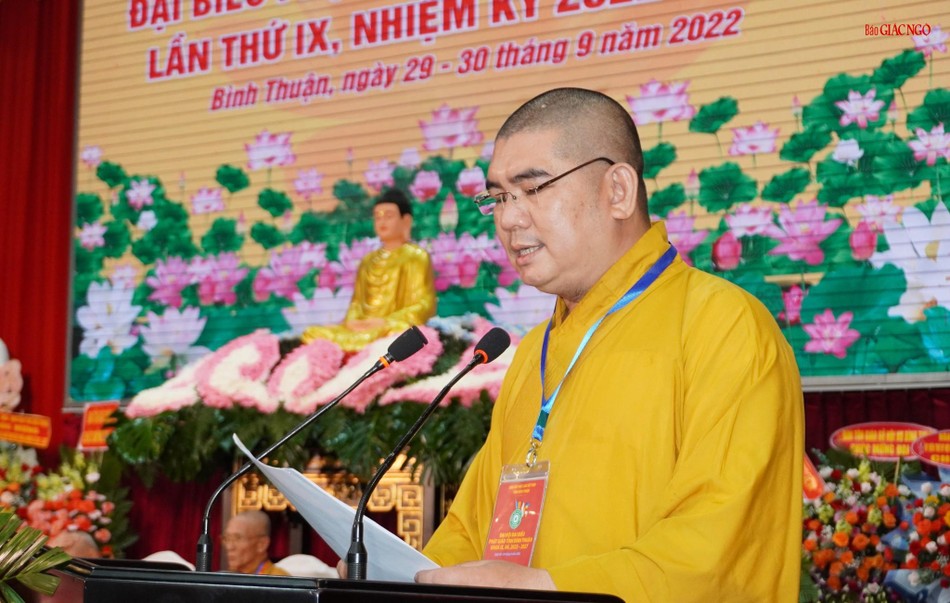 Đại đức Thích Nguyên Nguyệt, Chánh Thư ký Ban Trị sự GHPGVN tỉnh thông qua danh sách trao tuyên dương công đức của Ban Trị sự GHPGVN tỉnh