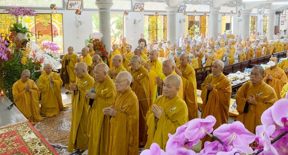 Chư tôn đức tưởng niệm sáng 2-10 - Ảnh: Quang Nghĩa Chư tôn đức tưởng niệm sáng 2-10 - Ảnh: Quang Nghĩa