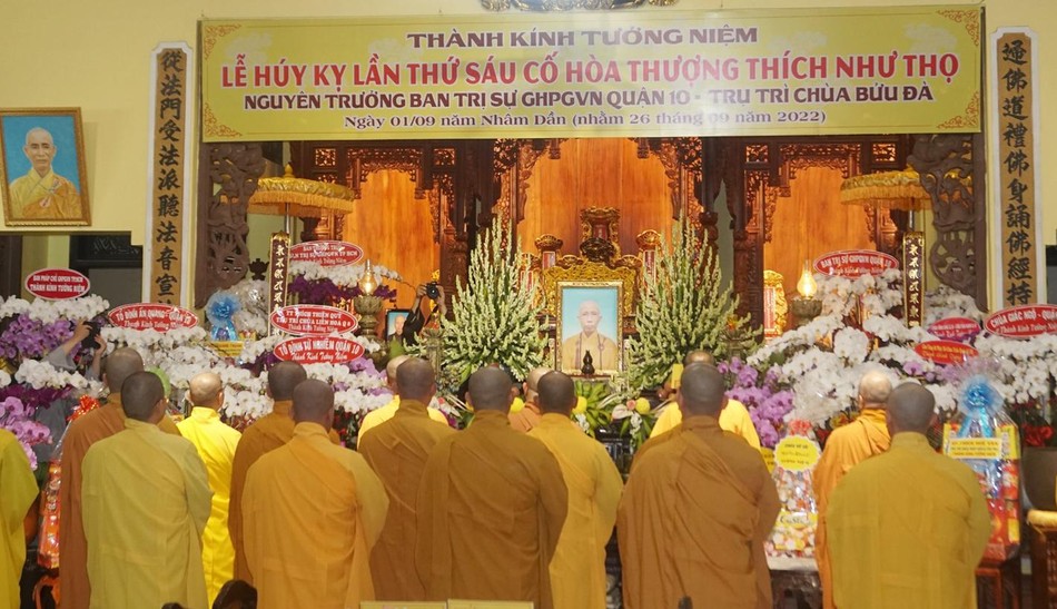 Môn đồ đệ tử tưởng niệm Hòa thượng Thích Như Thọ tối 25-9 - Ảnh: Chùa Bửu Đà