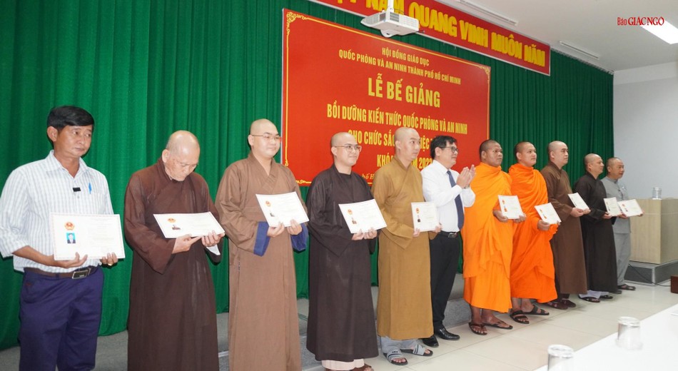 Có 93 chức sắc, chức việc trên địa bàn thành phố học lớp bồi dưỡng kiến thức quốc phòng an ninh