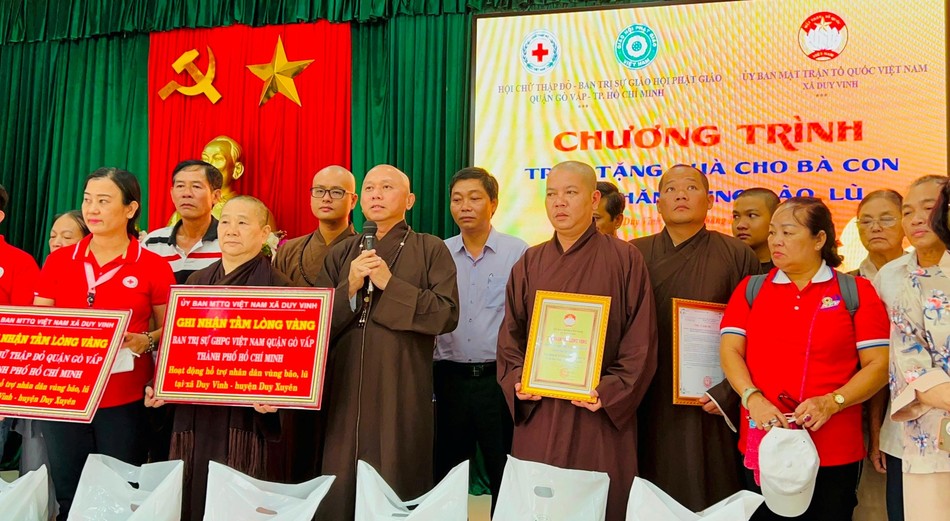 Đoàn thăm, tặng quà tại Quảng Nam