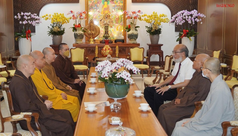 Ông Hiệu trưởng Trường Đại học Hoa Phạm giới thiệu về các chương trình đào tạo Ông Hiệu trưởng Trường Đại học Hoa Phạm giới thiệu về các chương trình đào tạo