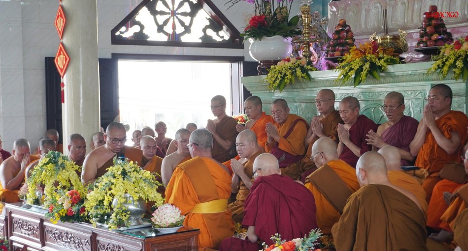 Chư tôn đức thực hiện nghi thức tuyên ngôn Tăng sự Chư tôn đức thực hiện nghi thức tuyên ngôn Tăng sự