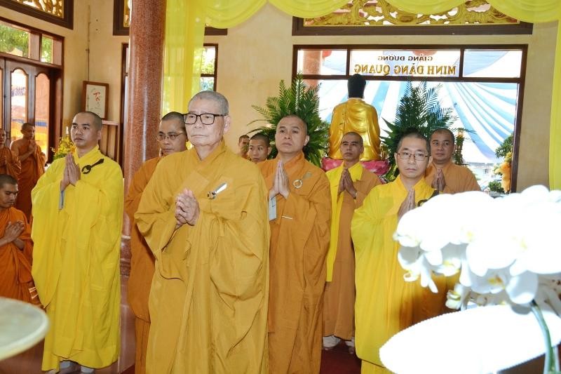 Hòa thượng Thích Châu Quang, Trưởng ban Trị sự GHPGVN tỉnh Đắk Lắk, cùng chư tôn đức Thường trực Ban Trị sự GHPGVN tỉnh viếng tang tưởng niệm Hòa thượng Thích Giác Phương ngày 31-10 Hòa thượng Thích Châu Quang, Trưởng ban Trị sự GHPGVN tỉnh Đắk Lắk, cùng chư tôn đức Thường trực Ban Trị sự GHPGVN tỉnh viếng tang tưởng niệm Hòa thượng Thích Giác Phương ngày 31-10