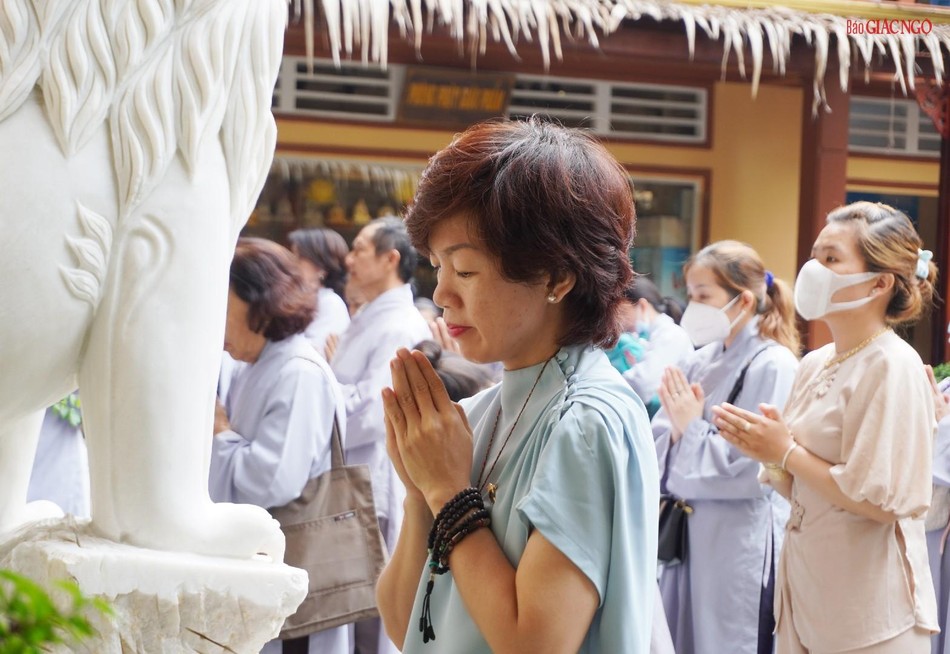 Đông đảo Phật tử về chùa tưởng niệm Hòa thượng ân sư Đông đảo Phật tử về chùa tưởng niệm Hòa thượng ân sư