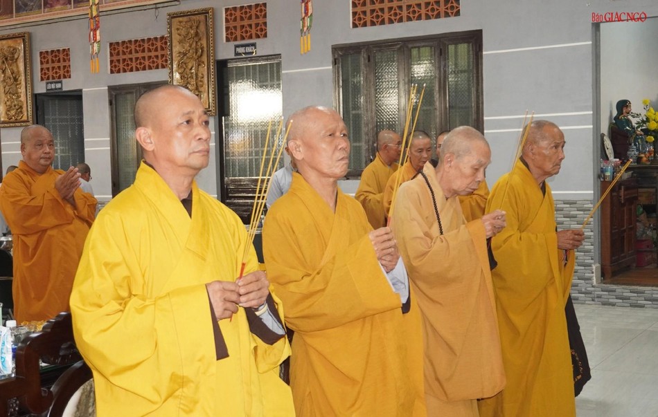 Chư tôn đức giáo phẩm niêm hương tưởng niệm Chư tôn đức giáo phẩm niêm hương tưởng niệm