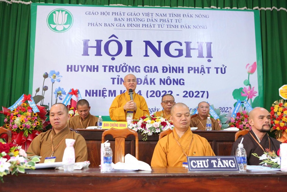 Thượng tọa Thích Quảng Hiền ban đạo từ chứng minh