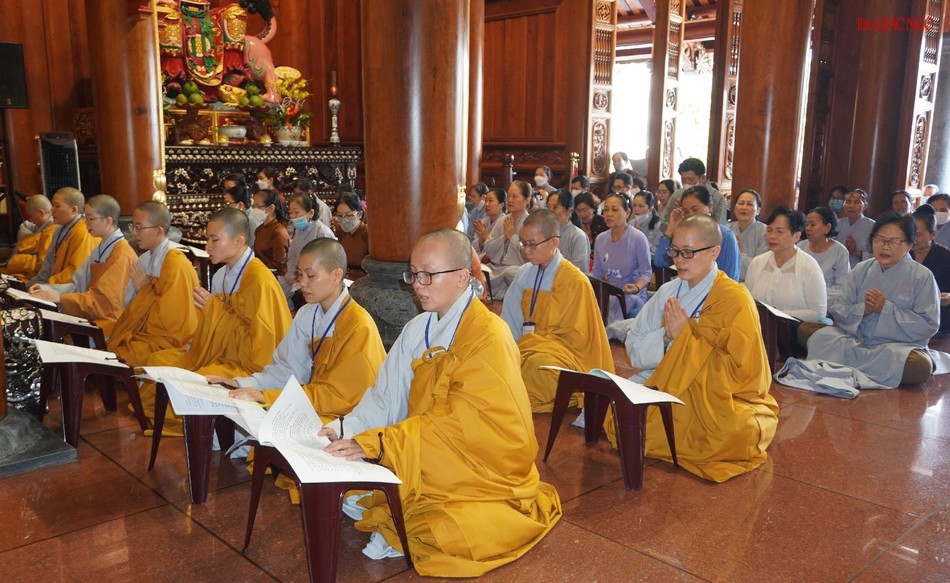 Chư tôn đức Ni và Phật tử Chư tôn đức Ni và Phật tử