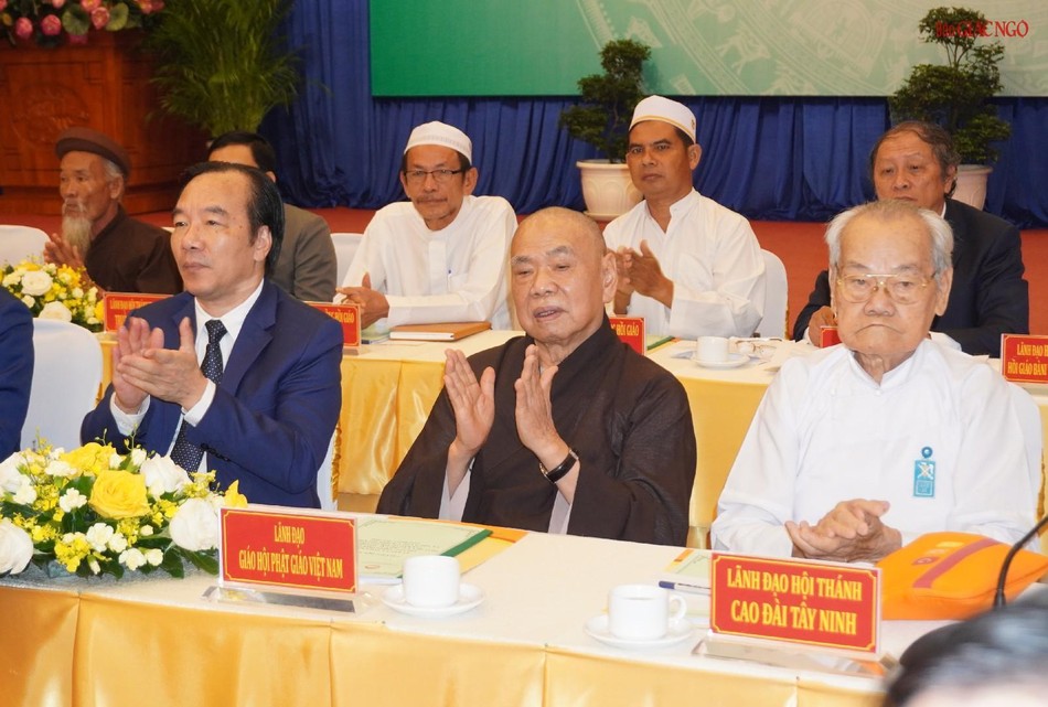 Hòa thượng Thích Thiện Pháp tham dự hội nghị