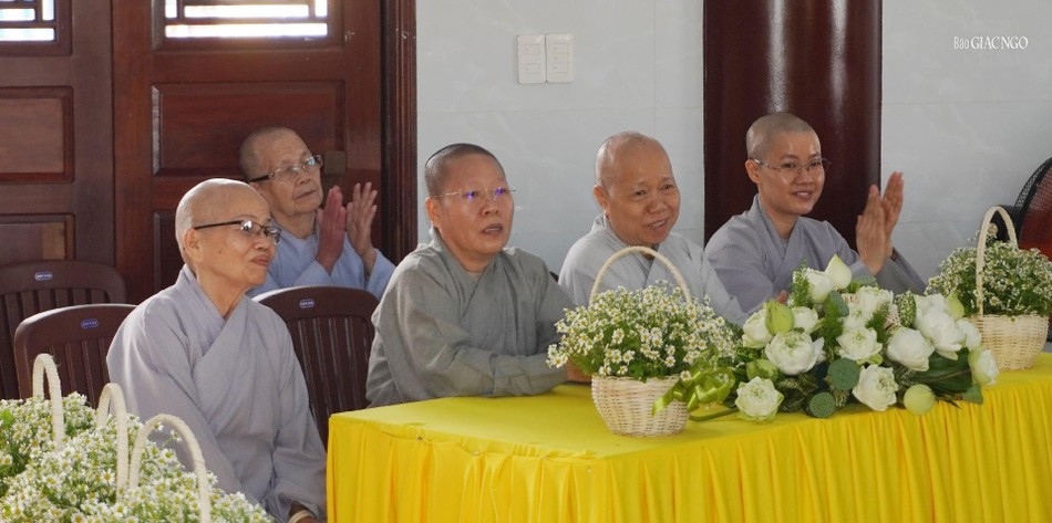 Chư Ni tham dự Chư Ni tham dự