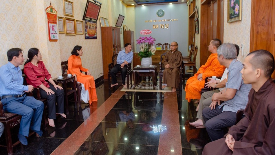 Chúc mừng đến chư tôn đức Phật giáo quận 3 tại Văn phòng Ban Trị sự quận Chúc mừng đến chư tôn đức Phật giáo quận 3 tại Văn phòng Ban Trị sự quận