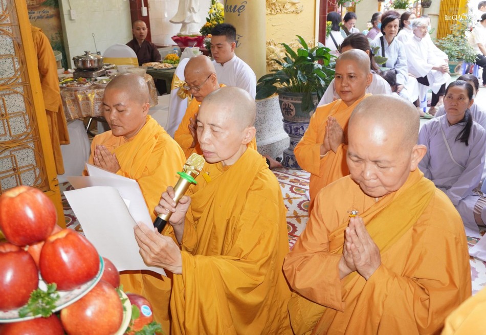 Môn đồ đệ tử tác bạch cúng dường trai Tăng Môn đồ đệ tử tác bạch cúng dường trai Tăng