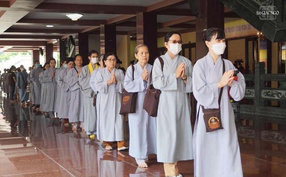 Phật tử kinh hành Phật tử kinh hành