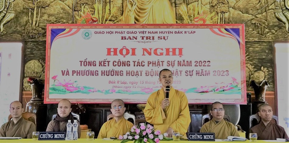 Thượng tọa Thích Chiếu Ý phát biểu tại hội nghị Thượng tọa Thích Chiếu Ý phát biểu tại hội nghị