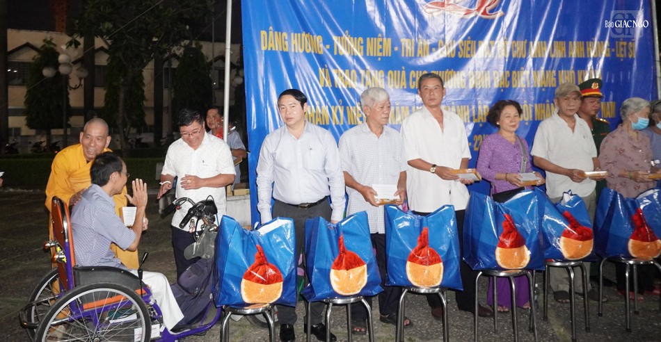 Tặng quà tri ân đến các gia đình bệnh binh, thương binh trên địa bàn quận Gò Vấp Tặng quà tri ân đến các gia đình bệnh binh, thương binh trên địa bàn quận Gò Vấp