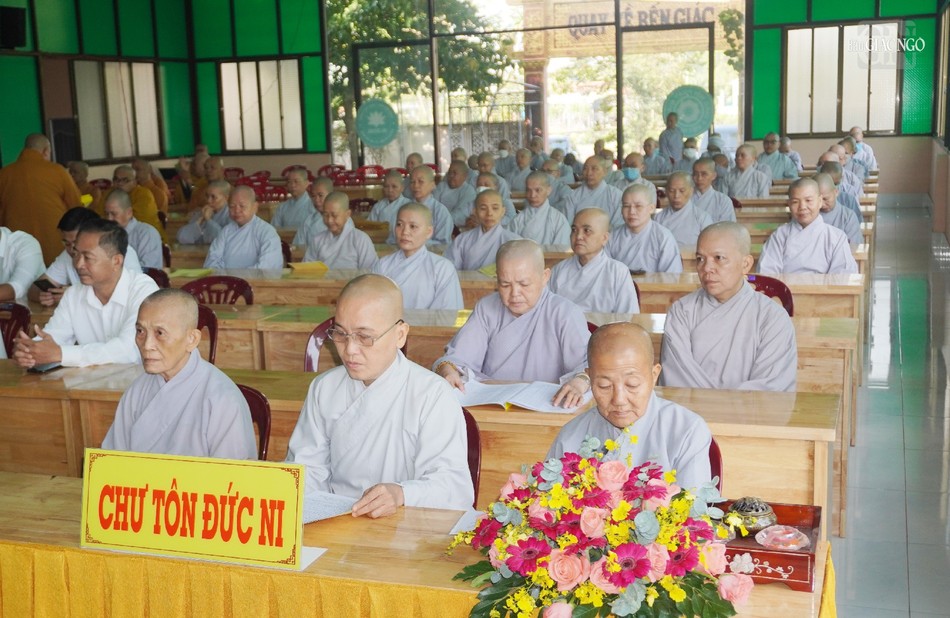 Chư Ni tham dự Chư Ni tham dự