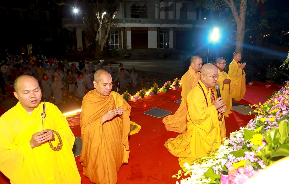 Niêm hương bạch Phật Niêm hương bạch Phật