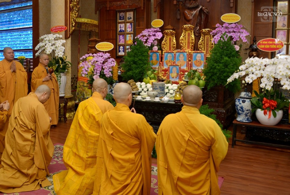 Khóa lễ cúng ngọ và cung tiến Giác linh Khóa lễ cúng ngọ và cung tiến Giác linh