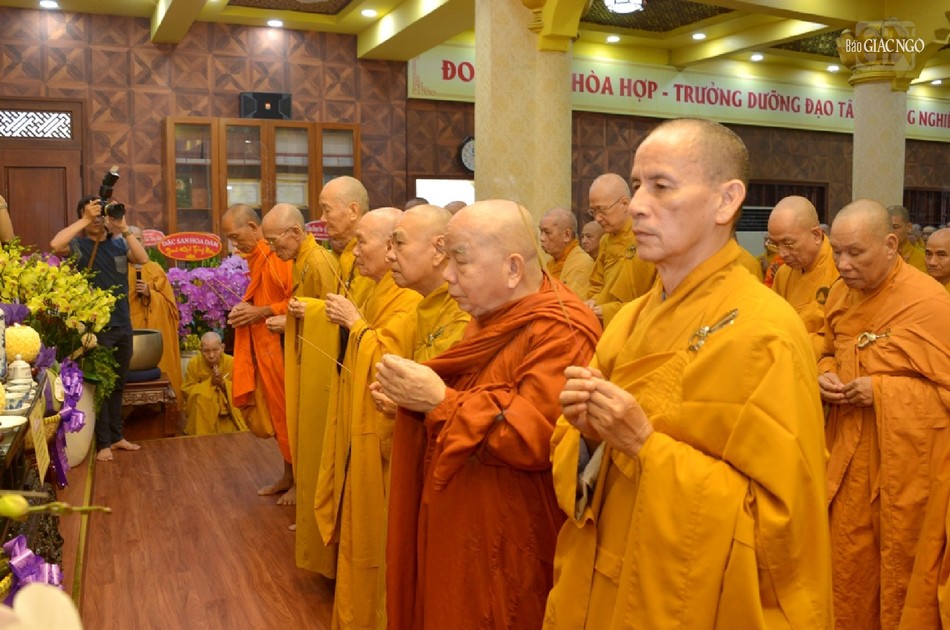 Chư tôn đức giáo phẩm dâng hương tưởng niệm Chư tôn đức giáo phẩm dâng hương tưởng niệm