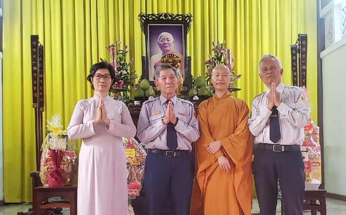 Đoàn tại thiền viện Vạn Hạnh, trước di ảnh cố Trưởng lão Hòa thượng Thích Minh Châu, vị Thầy của tổ chức Gia đình Phật tử Việt Nam Đoàn tại thiền viện Vạn Hạnh, trước di ảnh cố Trưởng lão Hòa thượng Thích Minh Châu, vị Thầy của tổ chức Gia đình Phật tử Việt Nam