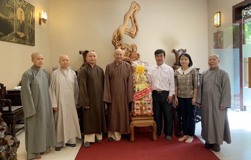 Ban Tôn giáo TP thăm Phật giáo quận 12 - Ảnh: SC.Tường