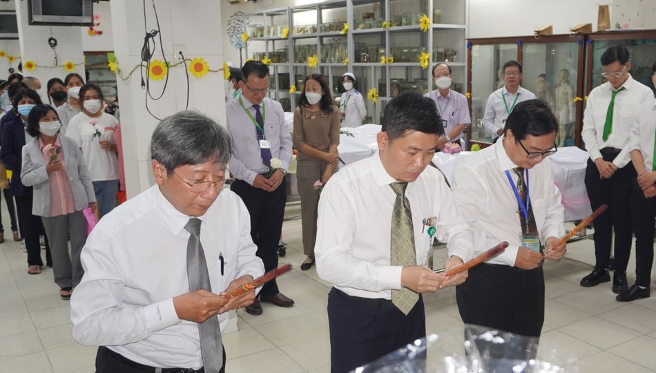 Nghi thức dâng hương tại Bộ môn Giải phẫu Nghi thức dâng hương tại Bộ môn Giải phẫu