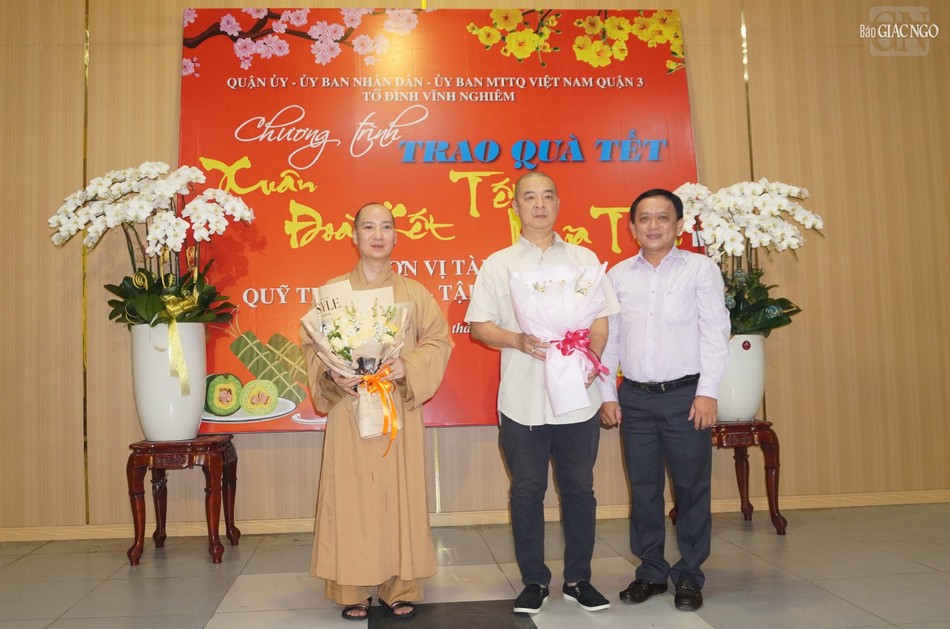 Ủy ban MTTQVN quận 3 cảm ơn đến Quỹ Thiện Tâm và chùa Vĩnh Nghiêm