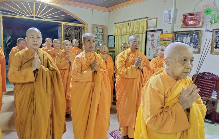 Chư Ni tưởng niệm Chư Ni tưởng niệm