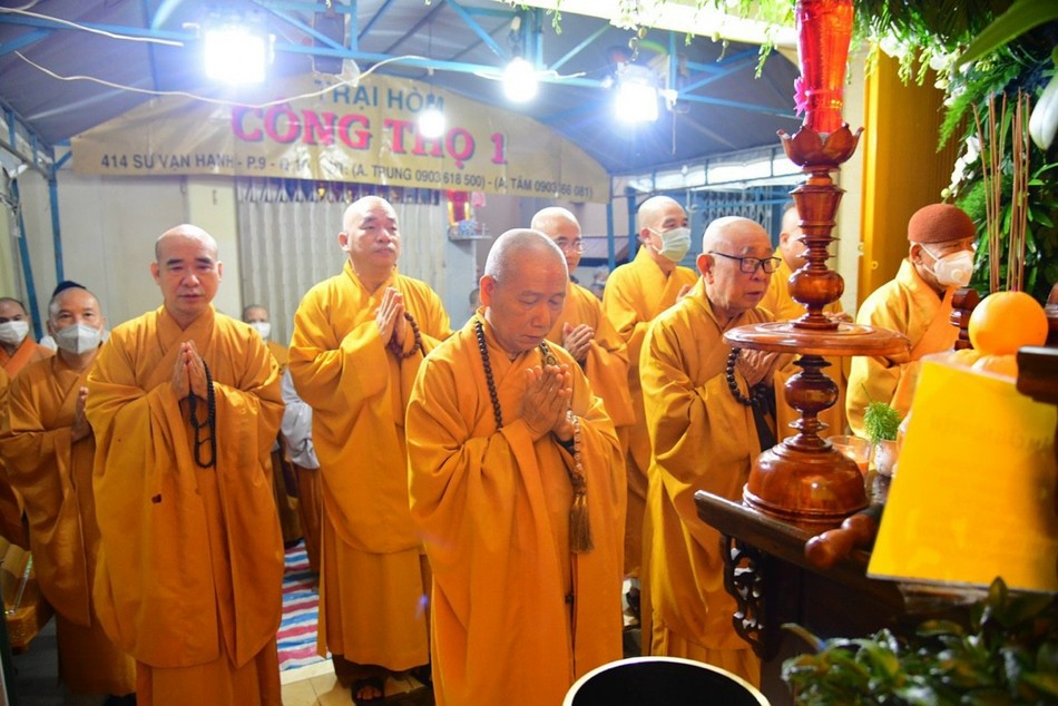 Chư tôn đức trong khóa lễ nhập kim quan Chư tôn đức trong khóa lễ nhập kim quan