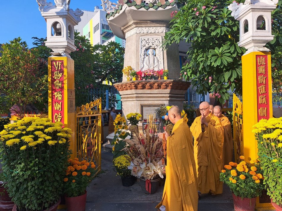 Nhiễu bảo tháp tưởng niệm Nhiễu bảo tháp tưởng niệm