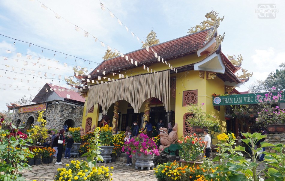 Chánh điện chùa Quảng Trạch