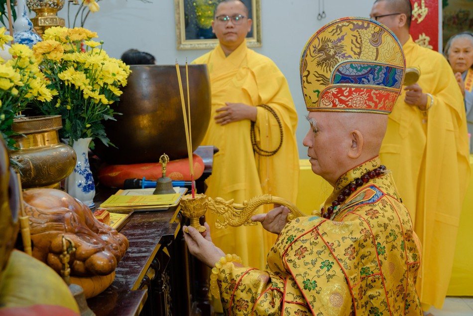 Niêm hương bạch Phật Niêm hương bạch Phật