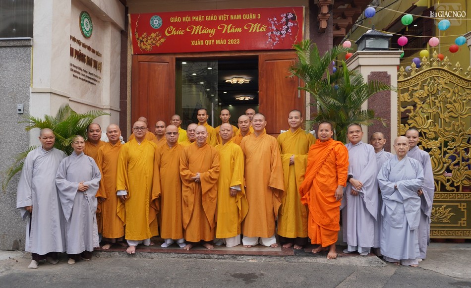 Chư tôn đức lưu niệm năm mới Quý Mão tại Văn phòng Ban Trị sự GHPGVN quận 3