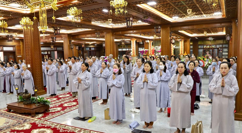 Phật tử tham dự lễ tạ đàn Phật tử tham dự lễ tạ đàn