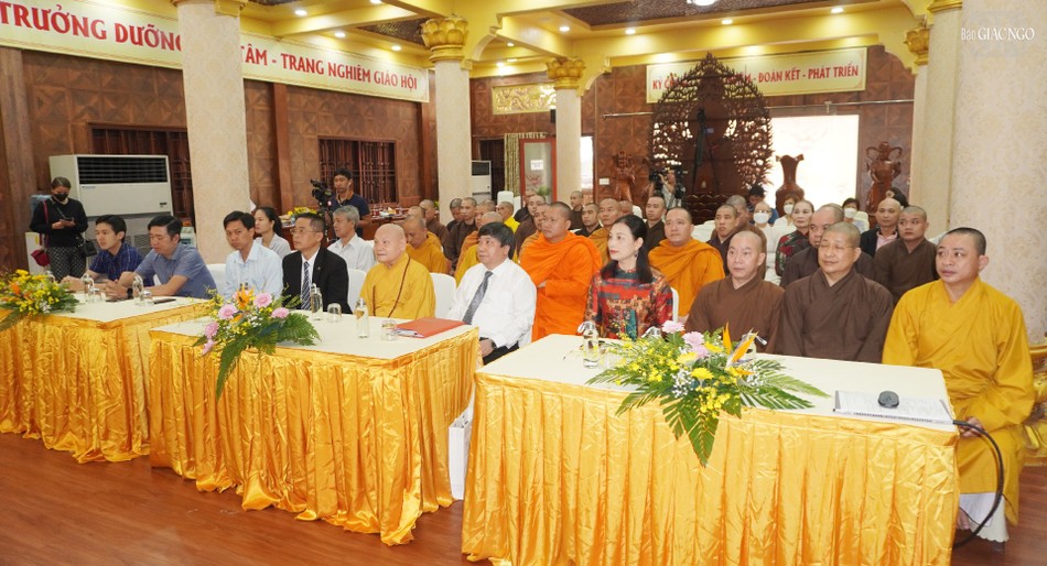Chư tôn đức giáo phẩm và đại diện chính quyền tham dự sáng 11-2 tại chùa Minh Đạo Chư tôn đức giáo phẩm và đại diện chính quyền tham dự sáng 11-2 tại chùa Minh Đạo