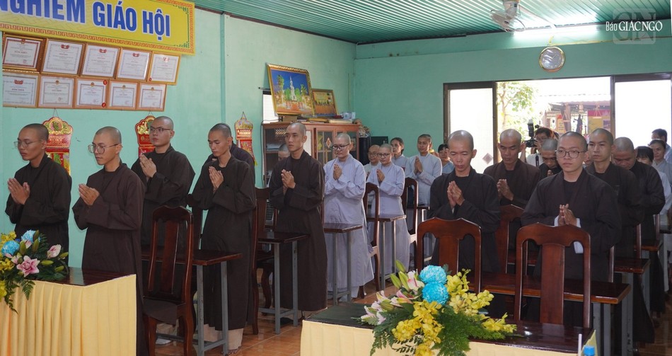 Tăng Ni sinh Lớp Sơ cấp Phật học H.Củ Chi học tại chùa Pháp Thành Tăng Ni sinh Lớp Sơ cấp Phật học H.Củ Chi học tại chùa Pháp Thành