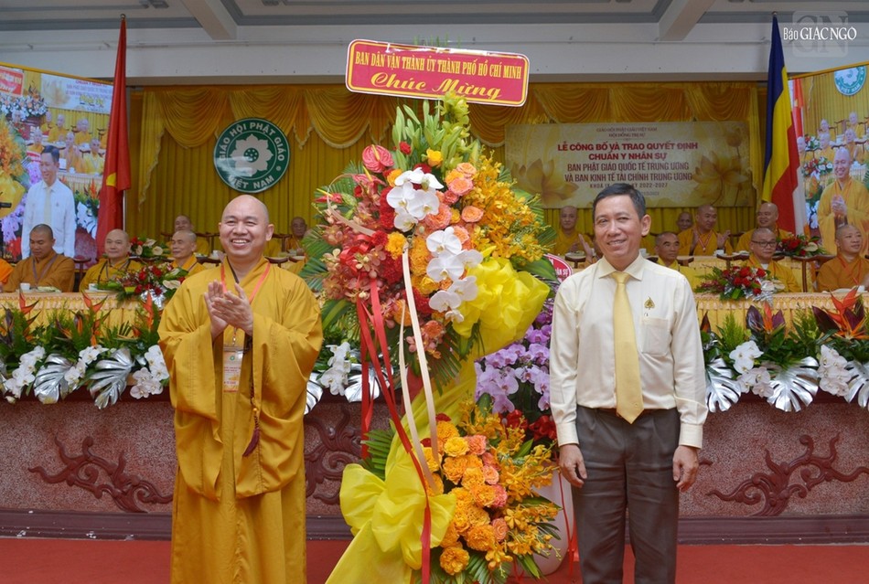 Lẵng hoa chúc mừng của Ban Dân vận Thành ủy TP.HCM