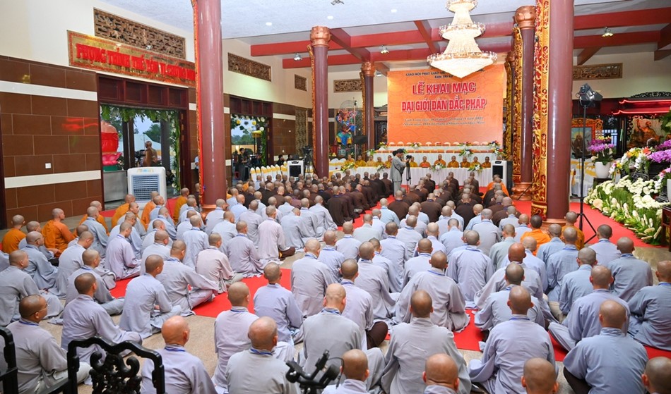 Giới tử tại chùa Phật Ngọc Xá Lợi