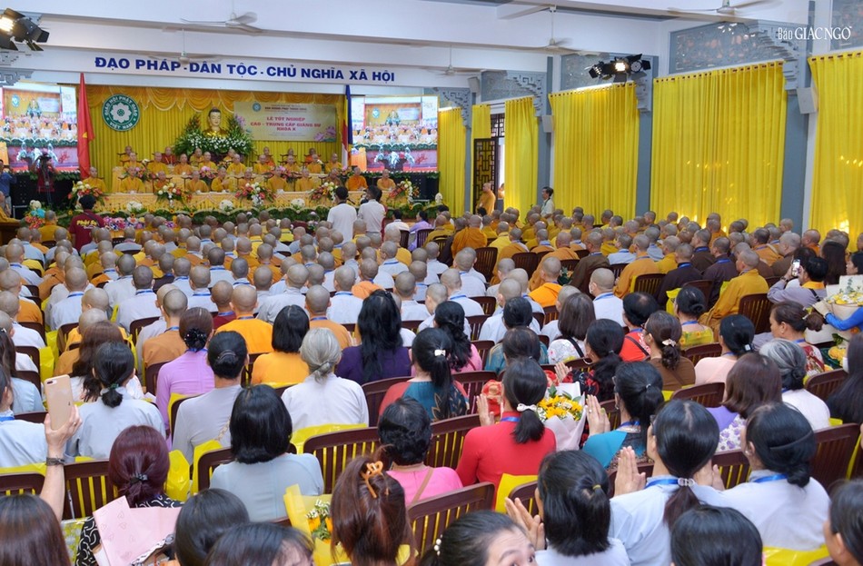 Lễ tốt nghiệp lớp đào tạo Cao - Trung cấp giảng sư khóa X (2019-2022) diễn ra tại thiền viện Quảng Đức - Văn phòng II TƯGH