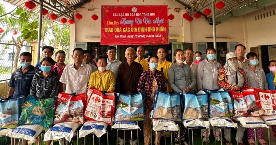 Chia sẻ yêu thương Chia sẻ yêu thương