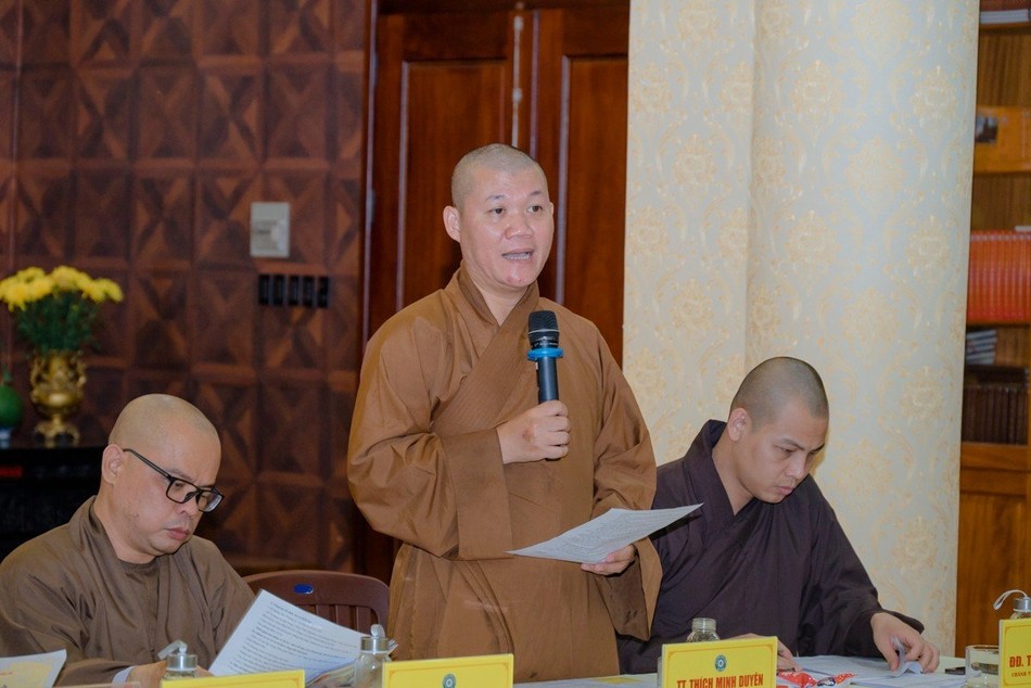 Thượng tọa Thích Minh Duyên, Phó ban Trị sự GHPGVN Q.3 góp ý về tổ chức Phật đản trên địa bàn quận