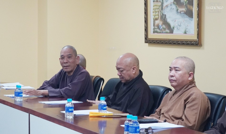 Thượng tọa Thích Giác Trí, Phó ban Hoằng pháp GHPGVN TP.HCM góp ý về thiết kế và trang trí xe hoa kính mừng Đại lễ Phật đản của Ban Thượng tọa Thích Giác Trí, Phó ban Hoằng pháp GHPGVN TP.HCM góp ý về thiết kế và trang trí xe hoa kính mừng Đại lễ Phật đản của Ban