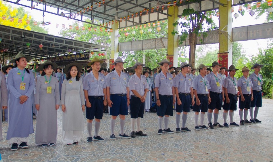 Ra mắt Ban Quản trại do huynh trưởng Minh Thao làm Liên trại trưởng Ra mắt Ban Quản trại do huynh trưởng Minh Thao làm Liên trại trưởng