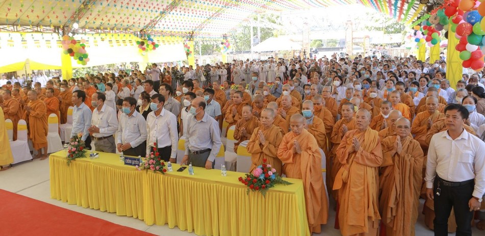 Đại diện Tăng Ni, chính quyền và Phật tử tham dự lễ Đại diện Tăng Ni, chính quyền và Phật tử tham dự lễ