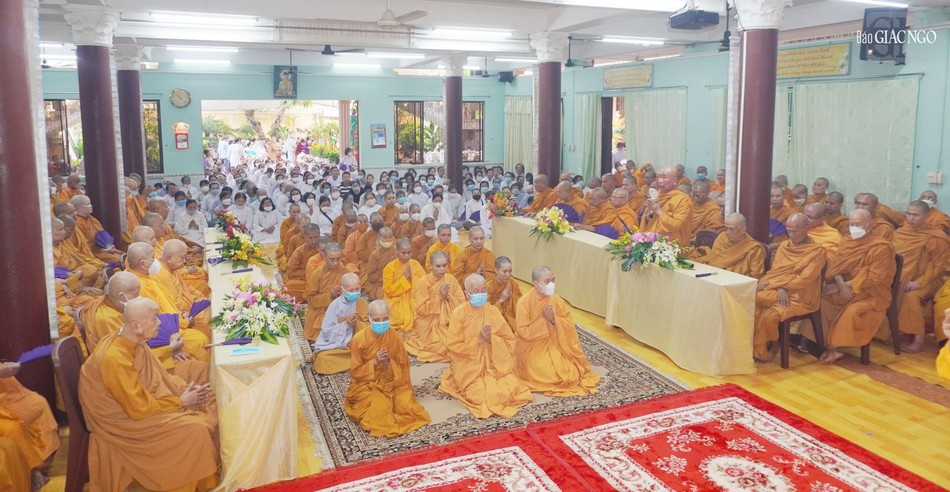 Hòa thượng Thích Giác Pháp ban đạo từ chứng minh Hòa thượng Thích Giác Pháp ban đạo từ chứng minh